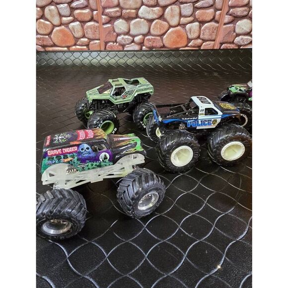 Hot Wheels Monster Truck Bundle #A53 - Picture 3 of 8